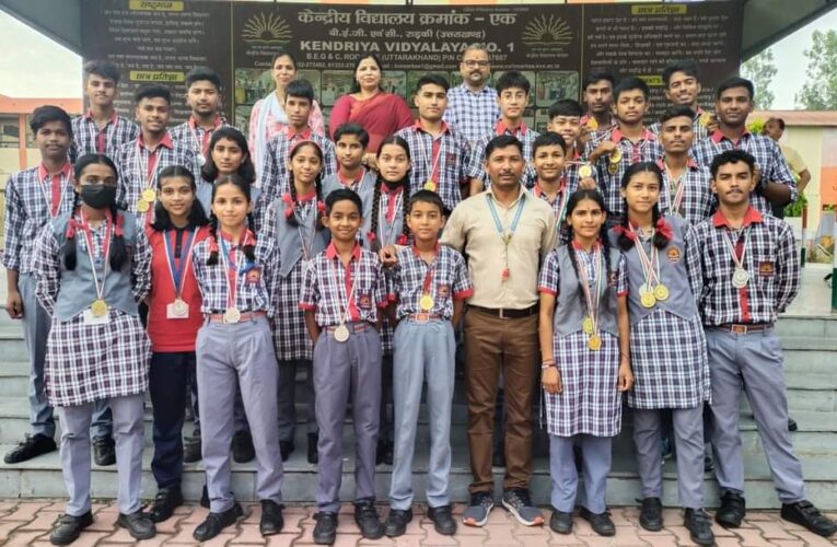केन्द्रीय विद्यालय क्रमांक एक में खेलकूद के विजेताओं को किया सम्मानित