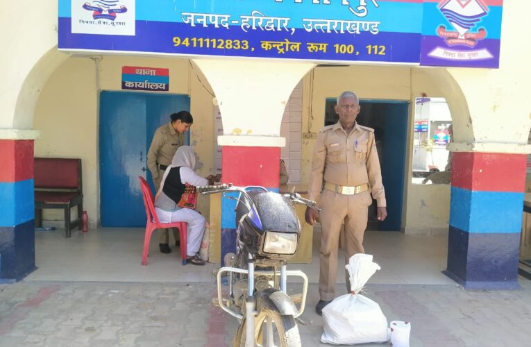 प्रतिबंधित मांस व काटने के उपकरण बरामद, सिकंदरपुर गांव के जंगल में पुलिस टीम को आता देख आरोपी हो गए फरार