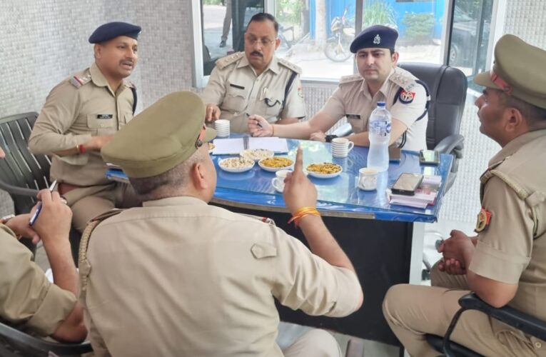 कांवड़ यात्रा और कानून व्यवस्था को लेकर पुलिस अधिकारियों ने की बॉर्डर बैठक