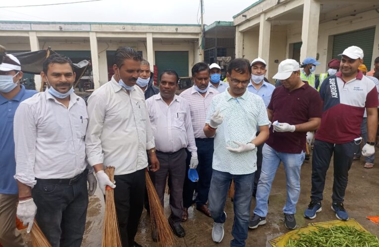 भगवानपुर अधिवक्ता एसोसिएशन ने चलाया स्वच्छता अभियान