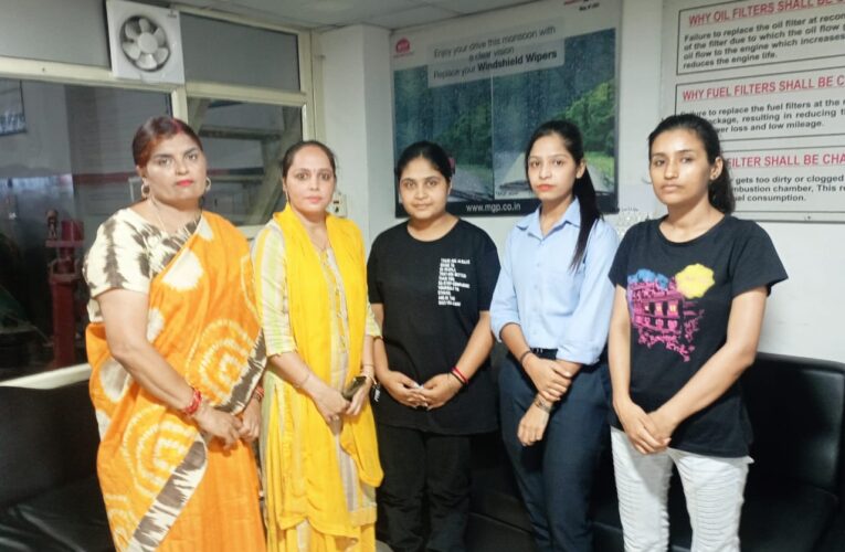 रुड़की में भाजपा महिला मोर्चा ने  नव मतदाताओं से संपर्क किया, केंद्र सरकार की योजनाओं की जानकारी दी