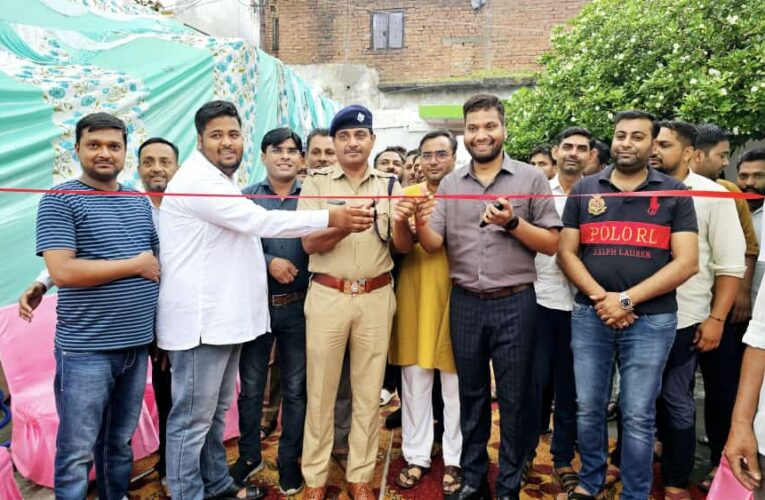 झबरेड़ा में निशुल्क चिकित्सा शिविर का आयोजन, शिविर का उद्घाटन थानाध्यक्ष धर्मेंद्र राठी ने किया