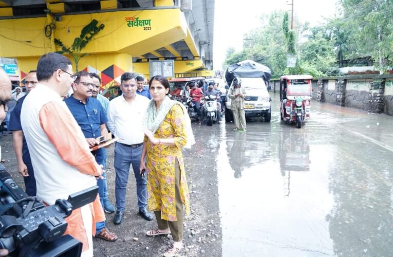 मुख्यमंत्री पुष्कर सिंह धामी ने बरसात से प्रभावित क्षेत्रों का किया औचक निरीक्षण, डीएम को समस्या का शीघ्र समाधान के दिए निर्देश