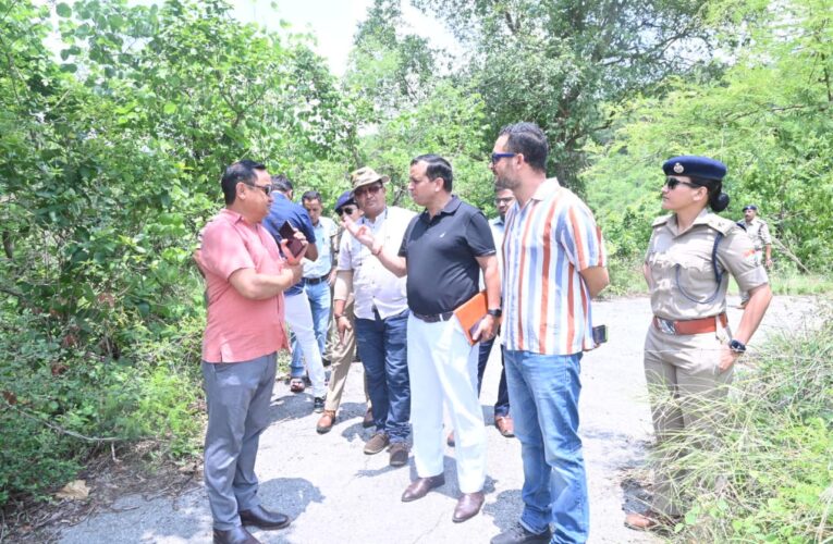 बैरागी कैंप पार्किंग में इस बार छह एंट्री प्वाइंट बनाए जाएंगे, डीएम धीराज सिंह गर्ब्याल ने कहा-कांवड़ मेले की तैयारियों को फाइनल टच दे दिया गया