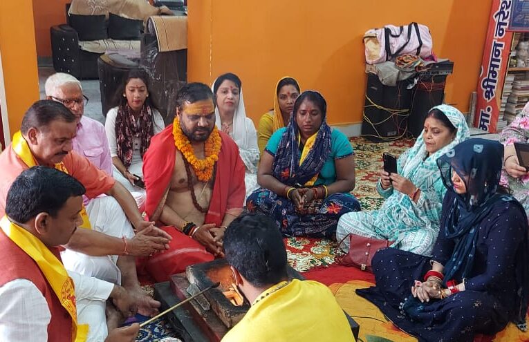 ज्योतिष गुरुकुलम रुड़की में धूमधाम से मनाई गई गुरु पूर्णिमा महोत्सव एवं व्यास जयंती