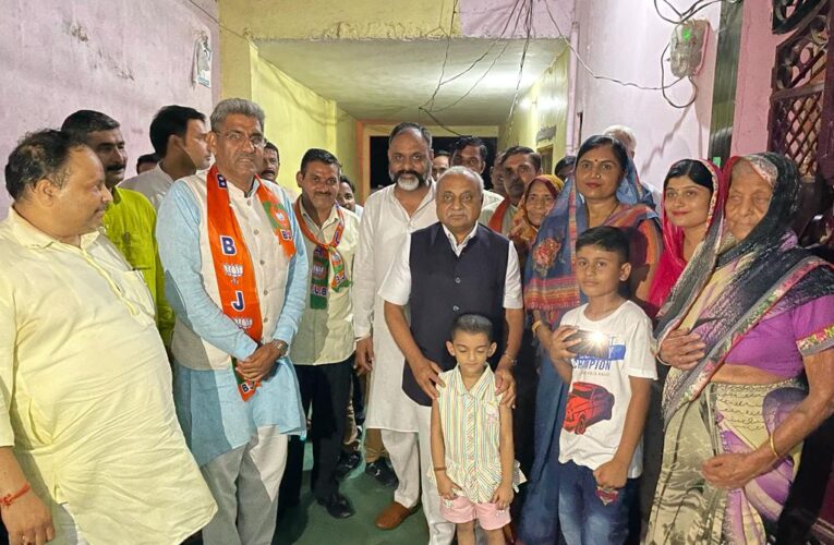 रुड़की पहुंचे गुजरात के पूर्व उप मुख्यमंत्री नितिन पटेल, भाजपा नेता प्रदीप चौहान के आवास पर हुआ स्वागत, कहा-पीएम मोदी के 9 साल के कार्यकाल में देश विकास के शिखर पर पहुंच गया