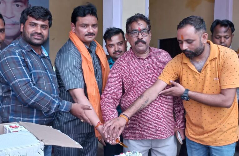 पूर्व राज्यमंत्री सुबोध राकेश का कार्यकर्ताओं ने मनाया जन्मदिन, की दीर्घायु की कामना