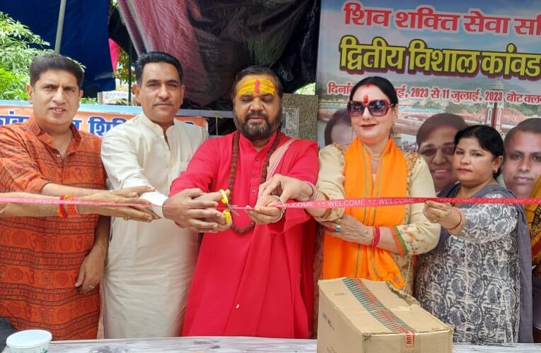 भगवान शिव सबका करते है कल्याण, कावड़ियों की सेवा में लीन है समाजसेविका रश्मि चौधरी