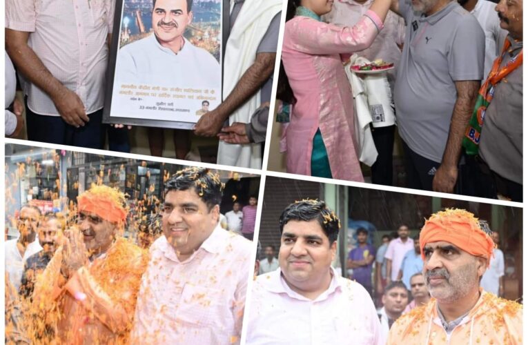 मंगलौर पहुंचने पर केंद्रीय राज्य मंत्री डॉo संजीव बालियान का जोरदार स्वागत किया गया
