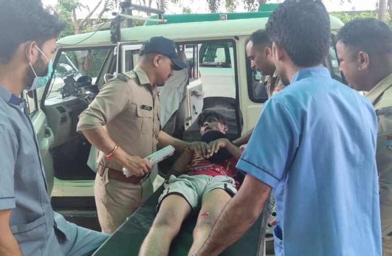 भगवानपुर टोल प्लाजा के समीप वाहन की चपेट में आने से कांवड़िया घायल, पुलिस ने अस्पताल में भर्ती करवाया
