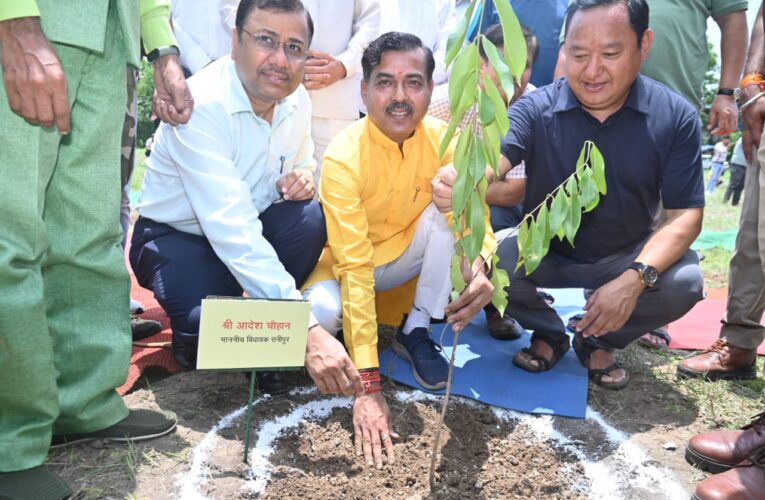 हरेला पर्व हरियाली, सुख तथा समृद्धि का प्रतीक: डीएम, सीआईएसएफ भेल परिसर में 200 पौधों का रोपण किया