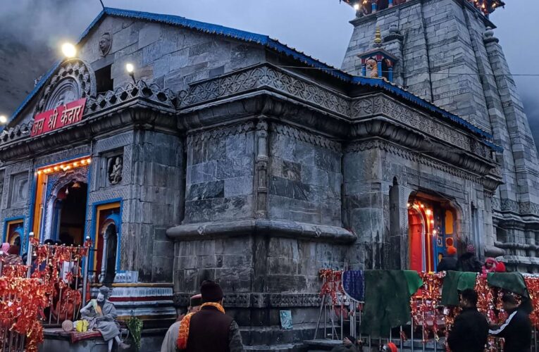 केदारनाथ मंदिर में मोबाइल फोन से फोटोग्राफी पर प्रतिबंध, बदरीनाथ-केदारनाथ मंदिर समिति की ओर से जगह-जगह साइन बोर्ड लगाए गए