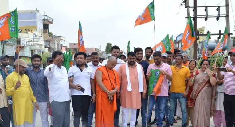 खानपुर विधायक के खिलाफ भाजपाइयों ने किया प्रदर्शन, भाजपा पदाधिकारियों के संबंध में गलत टिप्पणी करने का आरोप