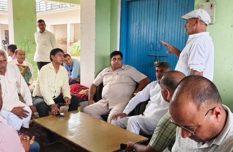 गन्ना आयुक्त ने आपदा से नष्ट हुई ईख की फसल का जायजा लिया