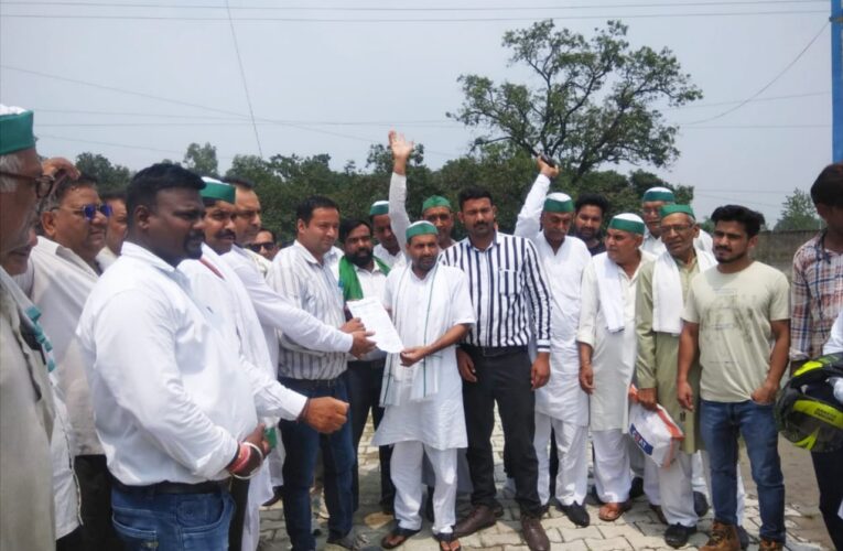 भगवानपुर टोल प्लाजा पर भाकियू टिकैत गुट ने किया धरना-प्रदर्शन, टोल अधिकारियों के माध्यम से एनएच के अधिकारियों को भेजा ज्ञापन