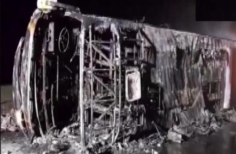 AC बस में जलकर मरे 26 यात्री, टायर फटने के बाद पलटी गाड़ी, धमाके के बाद लगी आग