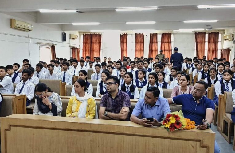 रुड़की के एबीएन स्कूल में यातायात जागरूकता कार्यशाला का आयोजन, छात्र-छात्राओं ने नियमों का पालन करने की ली शपथ