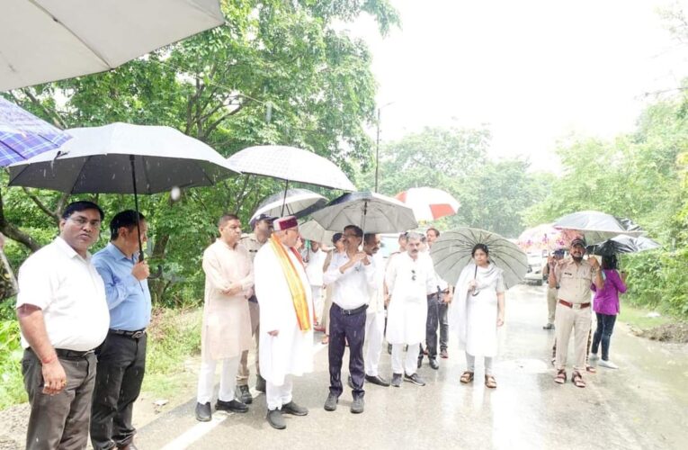 प्रभारी मंत्री सतपाल महाराज ने कहा- भूस्खलन की रोकथाम को जिओटेक्निकल, जियोफिजिकल, टोपोग्राफिकल जांच कराई जाएगी