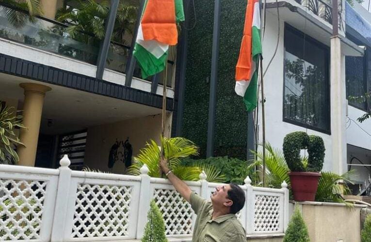 हर घर तिरंगा अभियान में बढ़चढ़ कर हिस्सा लेंगे राष्ट्रभक्त, विधायक प्रदीप बत्रा ने किया ‘हर घर तिरंगा’ अभियान का शुभारंभ, सेवा केंद्र एवं आवास पर फहराया राष्ट्रीय ध्वज