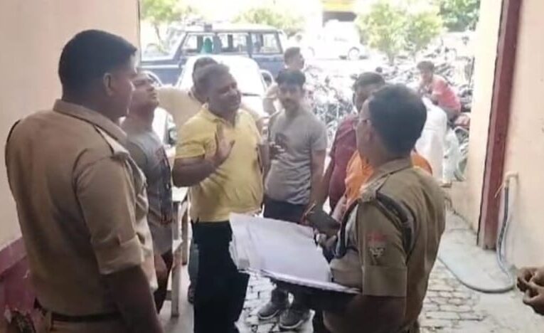 रुड़की में हार्डवेयर के होलसेल कारोबारी की दुकान से 25 लाख रुपये नगद की चोरी, चोरों ने खिड़की का शीशा तोड़कर घटना को दिया अंजाम