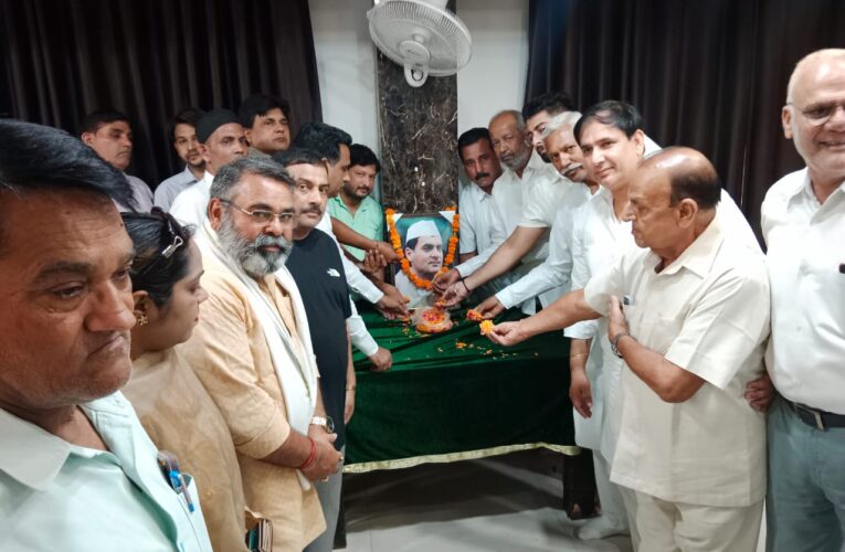 देश की तरक्की में राजीव गांधी का असाधारण योगदान, रुड़की में कांग्रेस कार्यकर्ताओं ने मनाई भारत रत्न पूर्व पीएम राजीव गांधी की जयंती