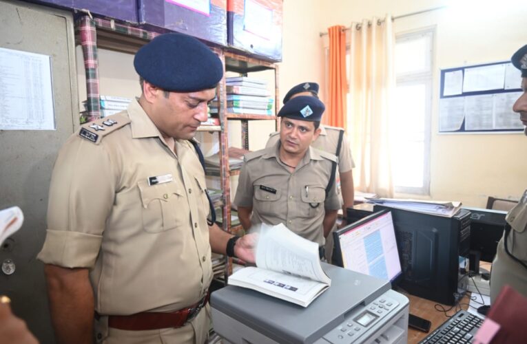 एसएसपी प्रमेंद्र डोबाल ने किया पुलिस कार्यालय का निरीक्षण, खामियां मिलने पर लगाई फटकार