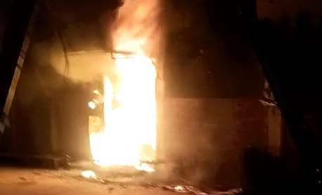 मंगलौर में कन्फेक्शनरी की दुकान में लगी आग, सारा सामान जलकर हुआ राख