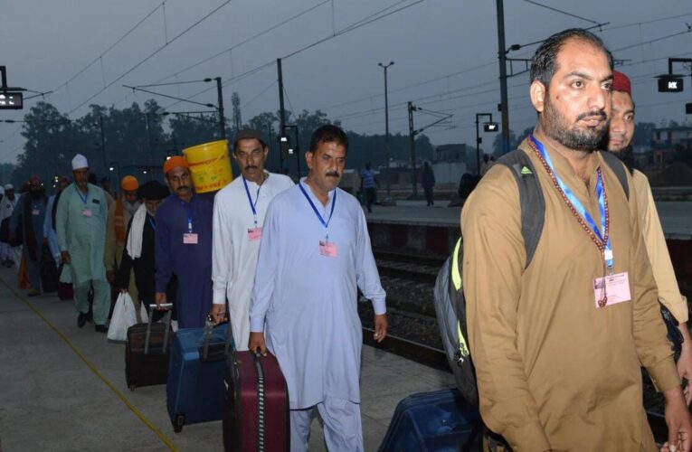 कड़ी सुरक्षा के बीच पिरान कलियर पहुंचा पाकिस्तानियों का जत्था, फूलमालाएं पहनाकर किया गया स्वागत
