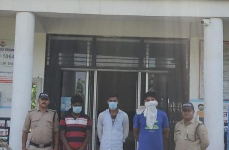 बहादराबाद पुलिस ने चोरी का खुलासा करते हुए तीन आरोपियों को दबोचा, कब्जे से चोरी किया गया सामान बरामद