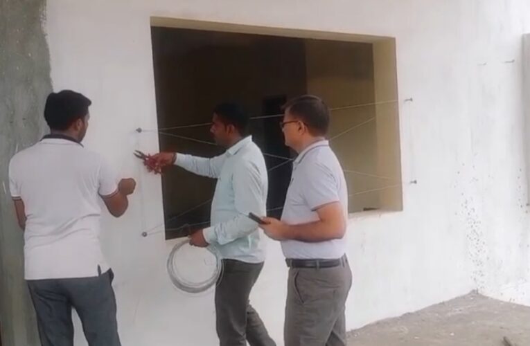 भगवानपुर में एचआरडीए की टीम ने बिना नक्शा पास कराए शिक्षण संस्थान के भवन निर्माण को किया सील