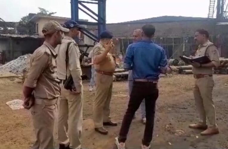 रुड़की: श्री एकन्या फैक्ट्री के बॉयलर में धमाका, 12 मजदूर झुलसे, पुलिस और फॉरेंसिक टीम मौके पर पहुंची
