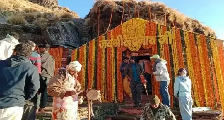 चतुर्थ केदार रुद्रनाथ के कपाट शीतकाल के लिए हुए बंद, भगवान रुद्रनाथ की जयकारों के साथ उत्सव डोली गोपीनाथ मंदिर के लिए रवाना
