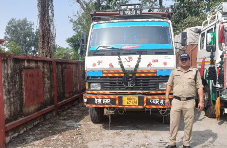 पुलिस ने खनिज सामग्री से लदे 4 डंफर पकड़े, तहसील प्रशासन को भेजी गई अवैध खनन की रिपोर्ट