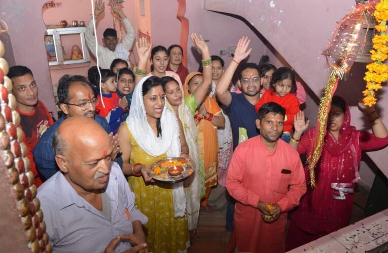 शिक्षानगरी रूड़की में श्रद्धाभाव के साथ मनाई गई रामनवमी, कन्या पूजन कर लिया मां का आर्शीवाद