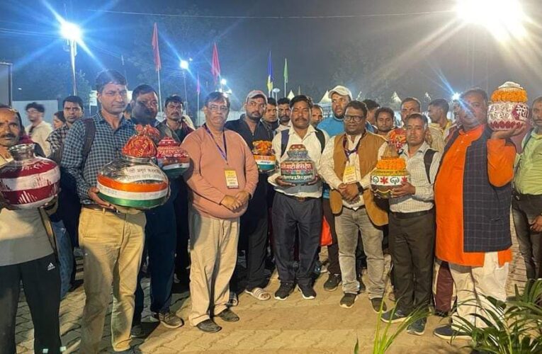 उत्तराखंड से भेजे गए अमृत कलश यात्रा का दल दिल्ली पहुंचा, सरकार के प्रतिनिधियों ने पूजा पाठ के साथ किया स्वागत