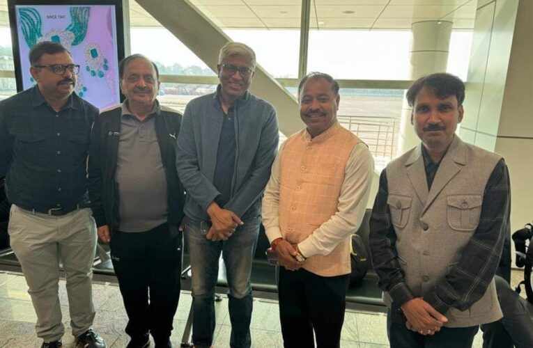 भगवान बद्रीनाथ और केदारनाथ के दर्शन करने पहुंच रहे हैं श्रद्धालु