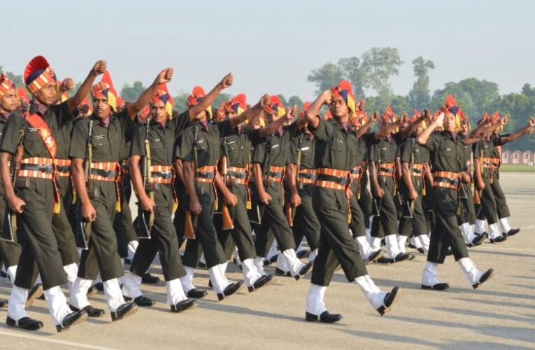 रुड़की: कठिन प्रशिक्षण के बाद भारतीय सेना के हिस्सा बने 320 अग्निवीर, मुख्य अतिथि कमांडेंट ब्रिगेडियर राजेश भट्ट ने परेड की ली सलामी