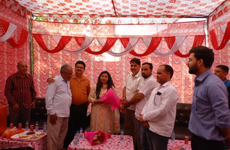 ड्रग इंस्पेक्टर अनीता भारती ने निजी अस्पतालों के डॉक्टरों और मेडिकल स्टोर संचालकों की ली बैठक, कहा-नकली और नशीली दवा बेचने वालों पर की जाएगी कार्रवाई