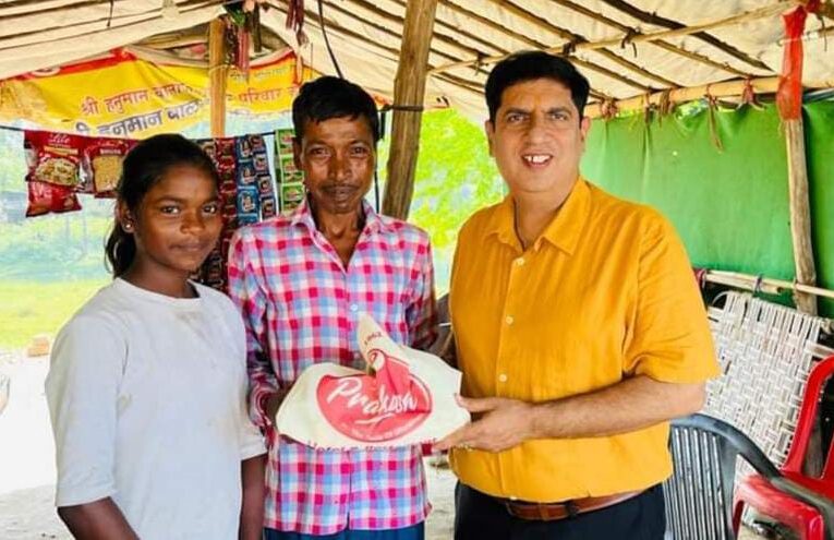 रुड़की विधायक प्रदीप बत्रा ने पदक विजेता सलोनी को किया सम्मानित, कहा-देश के साथ-साथ उत्तराखंड व क्षेत्र का नाम रोशन किया