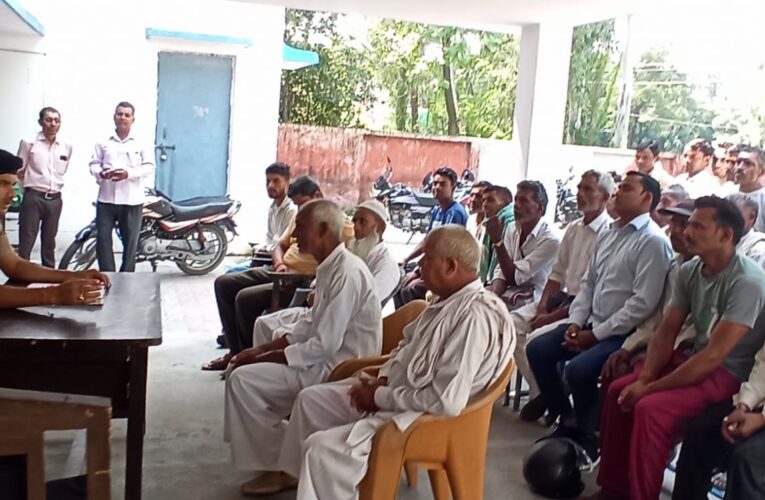 नवनियुक्त थाना प्रभारी अंकुर शर्मा ने क्षेत्र के चौकीदारों की ली बैठक, कहा-अपने-अपने गांव में अपराधियों पर विशेष निगरानी रखें