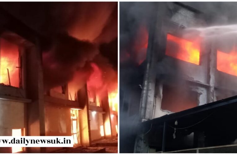 भगवानपुर में 2 फैक्ट्रियों के गोदामों में लगी भीषण आग, दमकल की 13 गाड़ियों ने 5 घंटे में पाया आग पर काबू