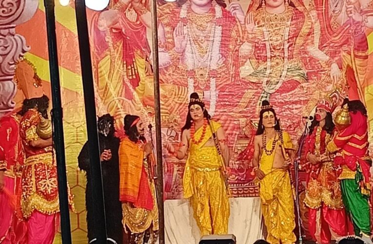 रावण के दरबार मे अंगद ने जमाया पैर, दर्शकों ने लीला के मंचन का लिया जमकर आनंद, भगवानपुर की रामलीला में अंगद-रावण संवाद लीला का मंचन
