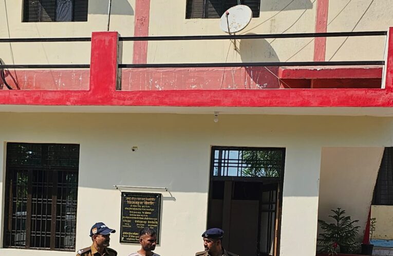 पत्नी की हत्या के प्रयास में पति गिरफ्तार, पत्नी पर पेट्रोल डालकर लगाई थी आग