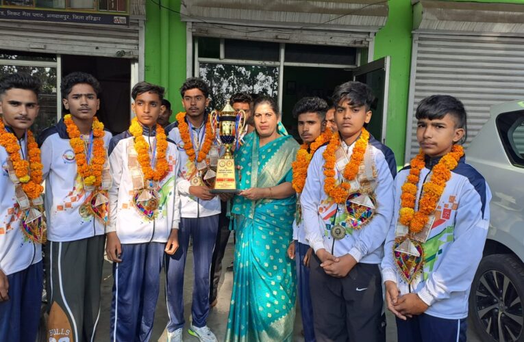 लखनऊ में आयोजित नेशनल कबड्डी खेल प्रतियोगिता में भलस्वागाज गांव के खिलाड़ियों ने जीते पदक, भगवानपुर विधायक ममता राकेश ने किया सम्मानित