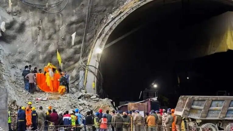 Uttarkashi Tunnel Rescue Live: लंबे इंतजार के बाद आखिरकार ड्रिलिंग का काम शुरू, आज रात तक मजदूरों के बाहर आने की उम्मीद, मजदूरों के लिए भेजा गया नाश्ता