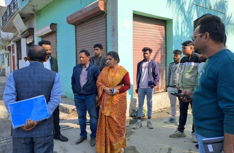 भगवानपुर विधायक ममता राकेश ने अधिकारियों के साथ किया ड्रेनेज प्लान का निरीक्षण, कहा-कस्बे को मिलेगी जलभराव की समस्या से निजात