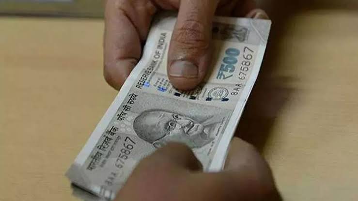 उत्तराखंड: विजिलेंस टीम ने एआरटीओ में मारा छापा, प्रशासनिक अधिकारी को 2200 रुपये की रिश्वत लेते रंगेहाथ पकड़ा