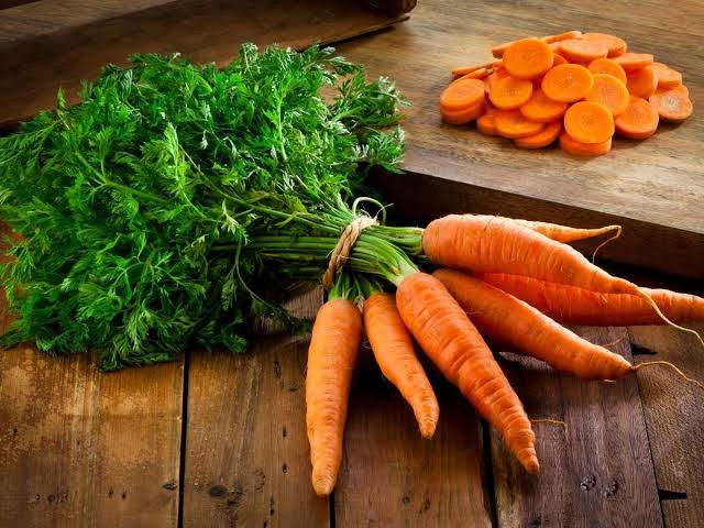 सर्दी के मौसम में गाजर का सेवन है बहुत फायदेमंद, रोज सिर्फ एक ग्लास जूस पीने से दूर रहेंगी मौसमी बीमारियां
