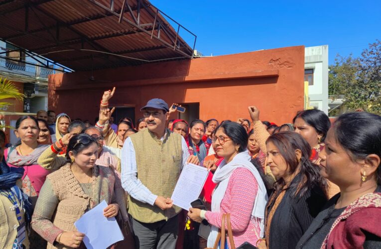 आंगनबाड़ी वर्कर मांगें पूरी नहीं होने तक कार्य बहिष्कार करेंगी, भगवानपुर में आंगनबाड़ी वर्करों ने कार्य बहिष्कार कर निकाली रैली