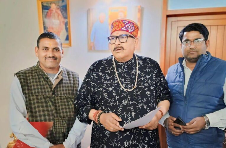 सिंचाई मंत्री सतपाल महाराज से मिले मंडल अध्यक्ष योगेंद्र सैनी और महामंत्री वैभव अग्रवाल, भगवानपुर में ड्रेनेज सिस्टम के कार्य को शीघ्र पूर्ण करने का किया अनुरोध